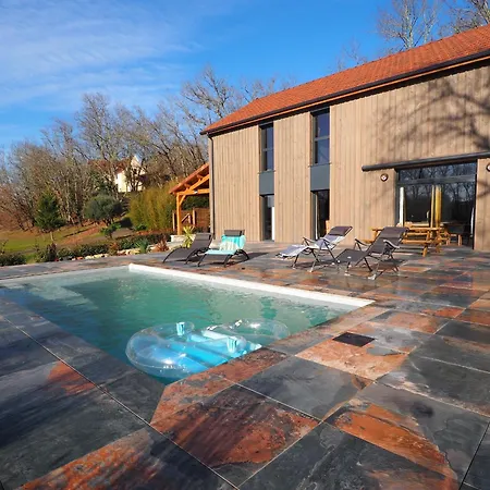 Holiday home Maison Typique Du Perigord, Sechoir A Tabac Avec Piscine Chauffee Marnac