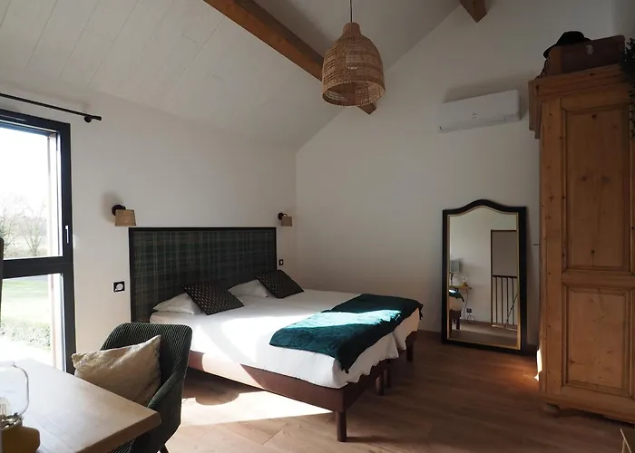 Maison Typique Du Perigord, Sechoir A Tabac Avec Piscine Chauffee بيت للعطل *