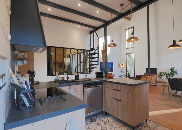 Maison Typique Du Perigord, Sechoir A Tabac Avec Piscine Chauffee بيت للعطل