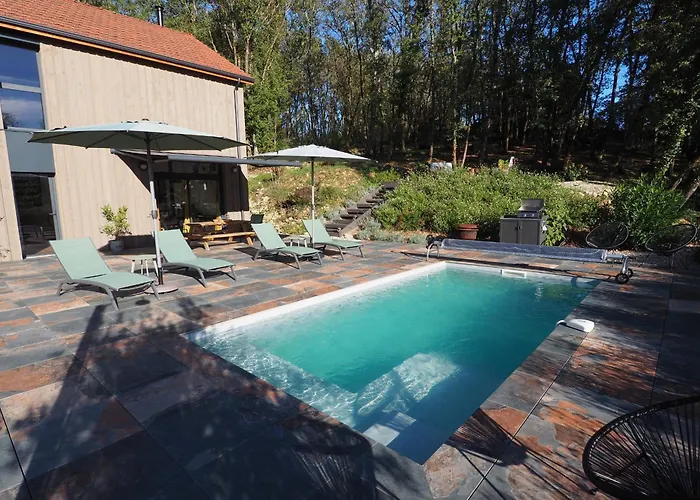 Holiday home Maison Typique Du Perigord, Sechoir A Tabac Avec Piscine Chauffee Marnac